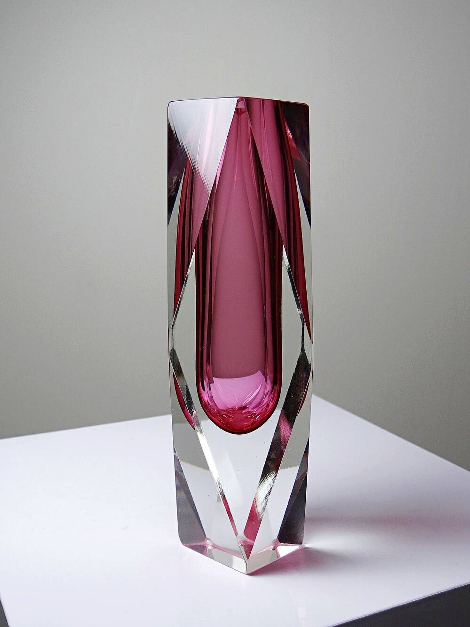Faceted submerged vase Murano pink glass and crystal from the 1950s-60s.