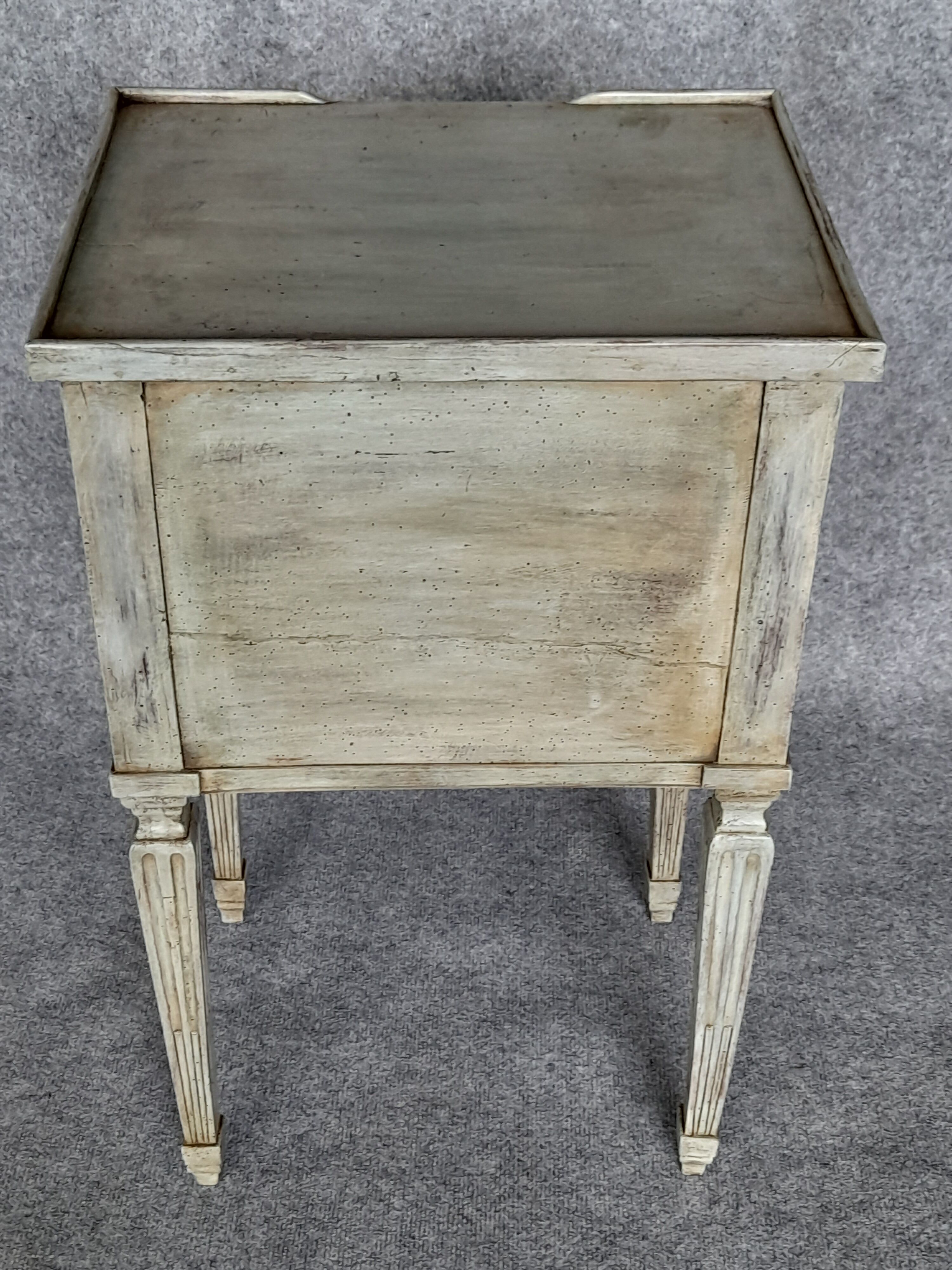 Bedside Louis XVI lacquered