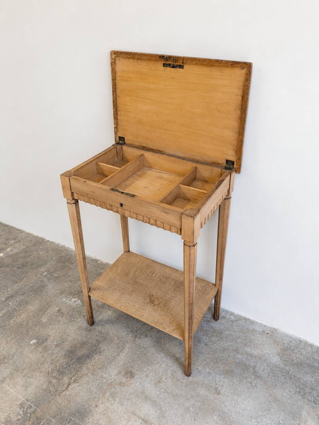 Occasional table / antique wooden dressing table with opening top