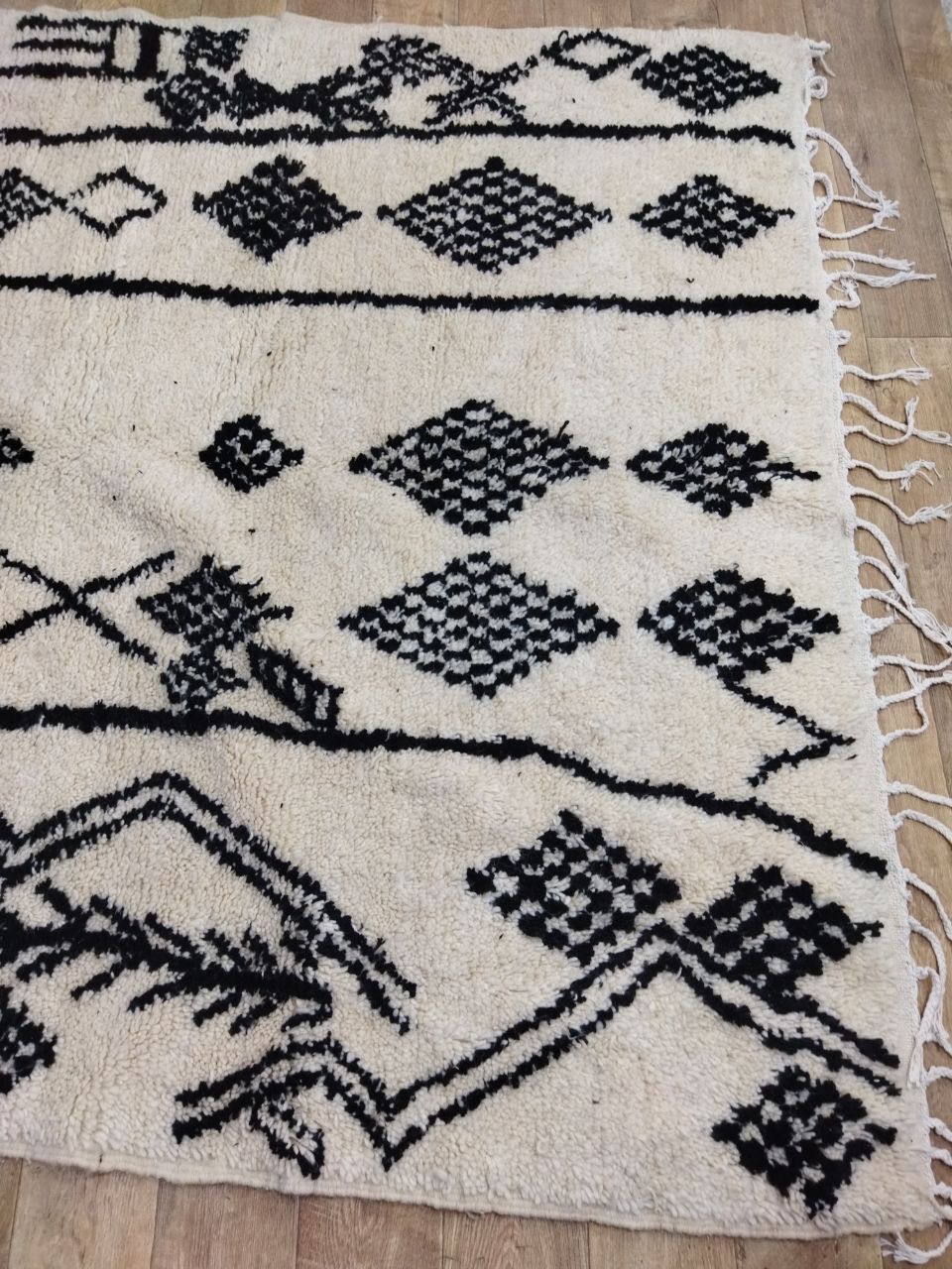 Handmade moroccan berber carpet 305 x 195 cm