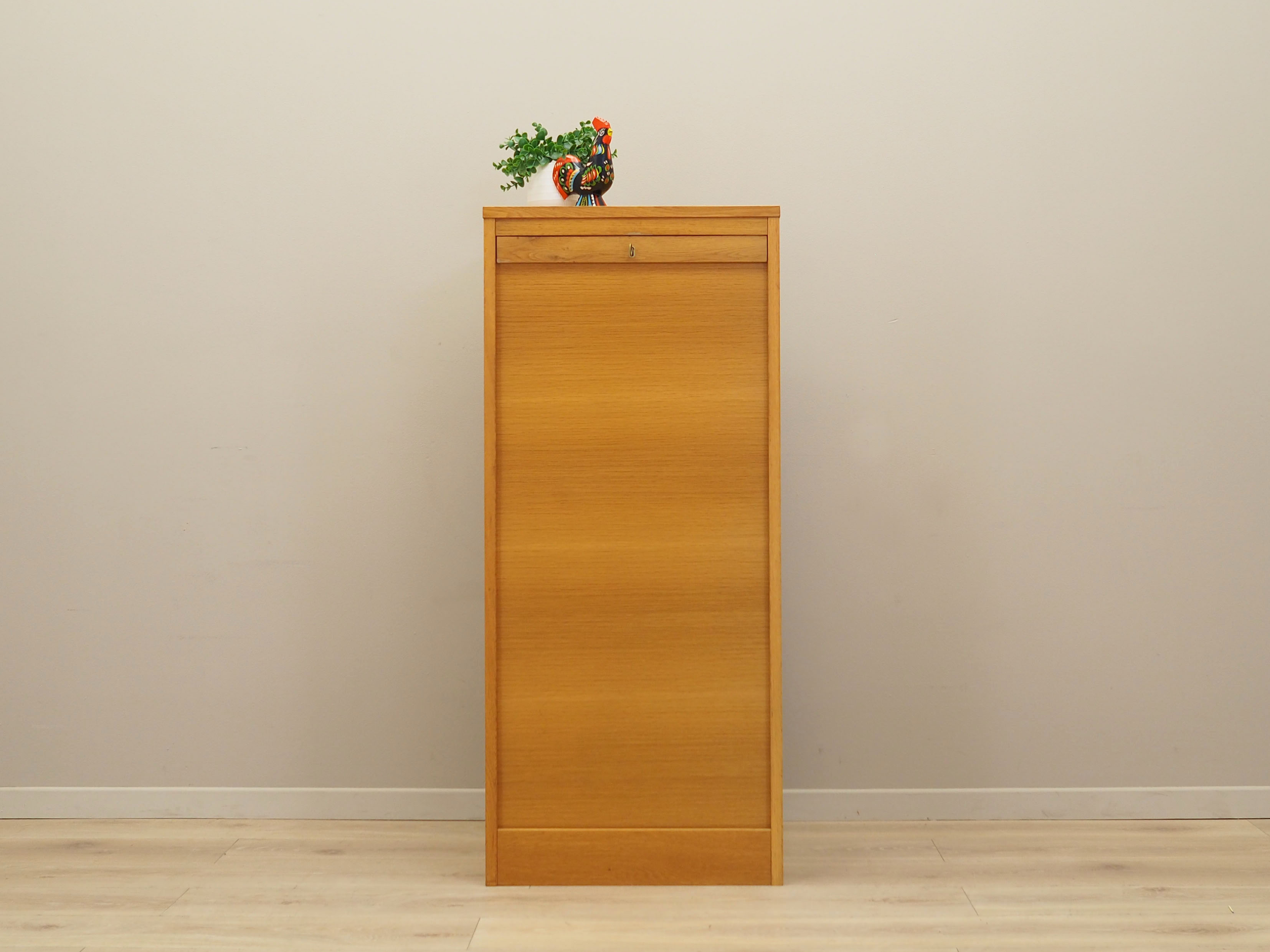 Classeur en frêne, design danois, années 1960, production: Danemark