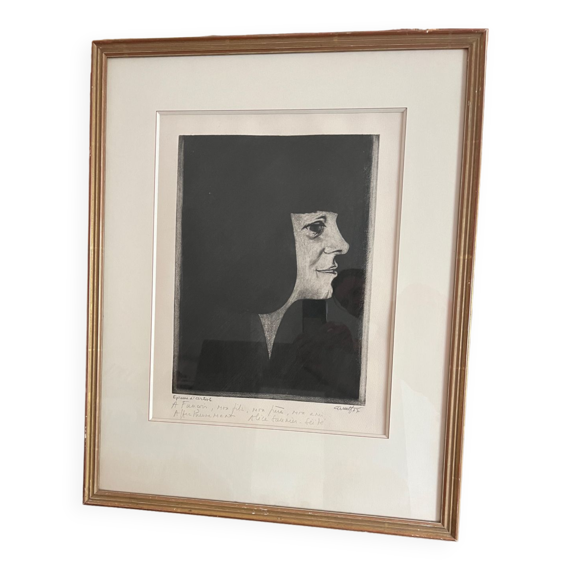 Painting portrait of a woman in profile