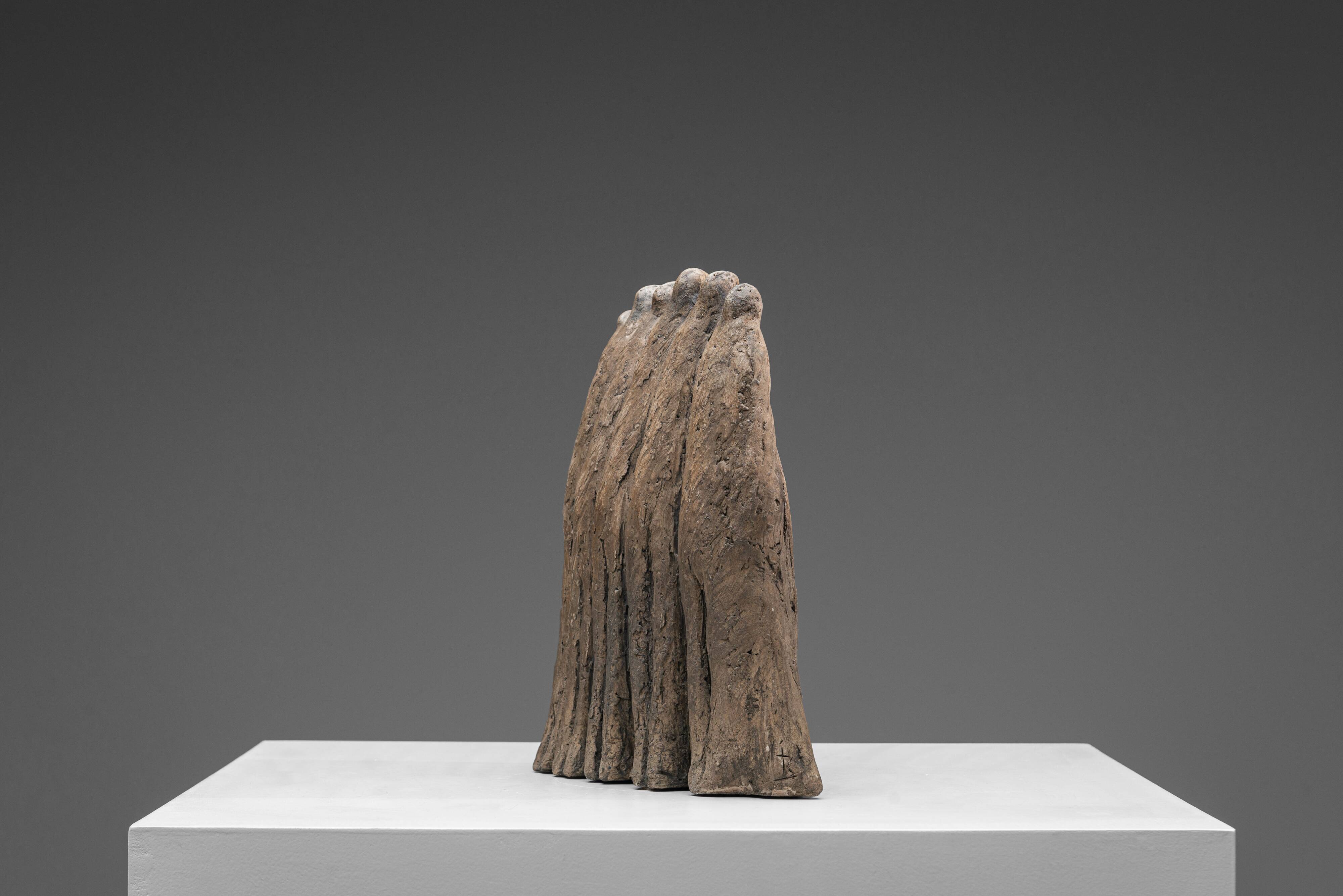 Groupe sculptural abstrait de six figures féminines