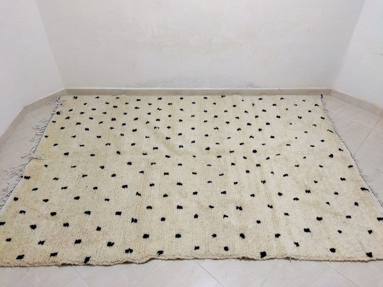 Tapis style berbere a pois 260 x 177 cm