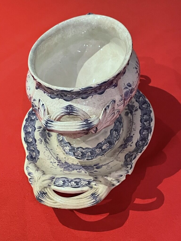 Large porcelain sauciere with blue and white decoration of the 19th century