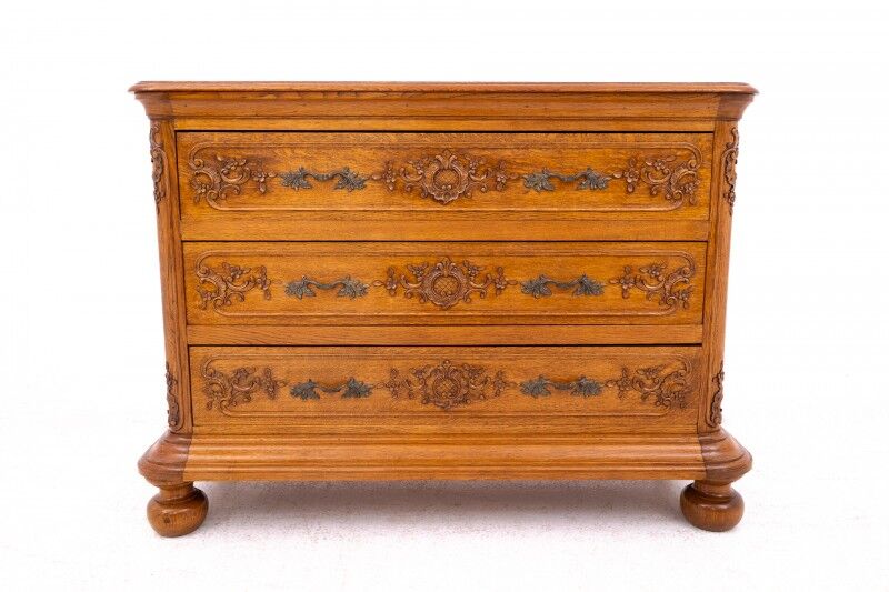 Light oak chest of drawers from the early 20th century, Western Europe. After renovation.