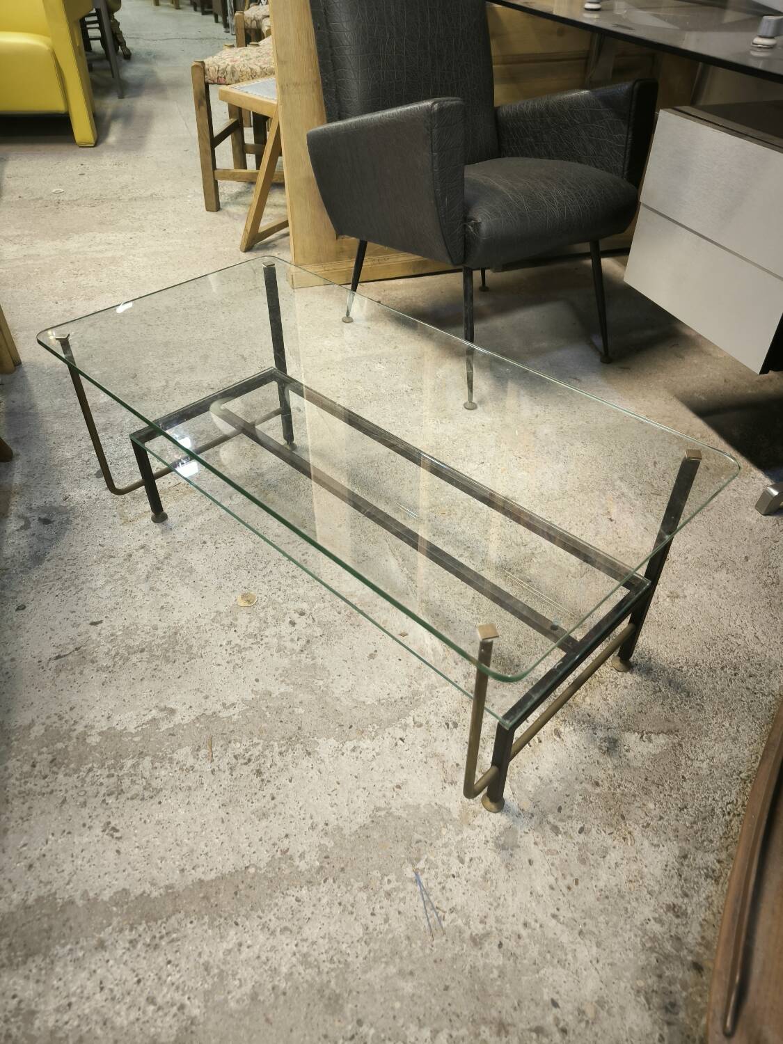 Double-tier coffee table in steel and bronze as well as glass