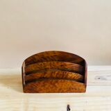 Elm magnifying glass letter carrier