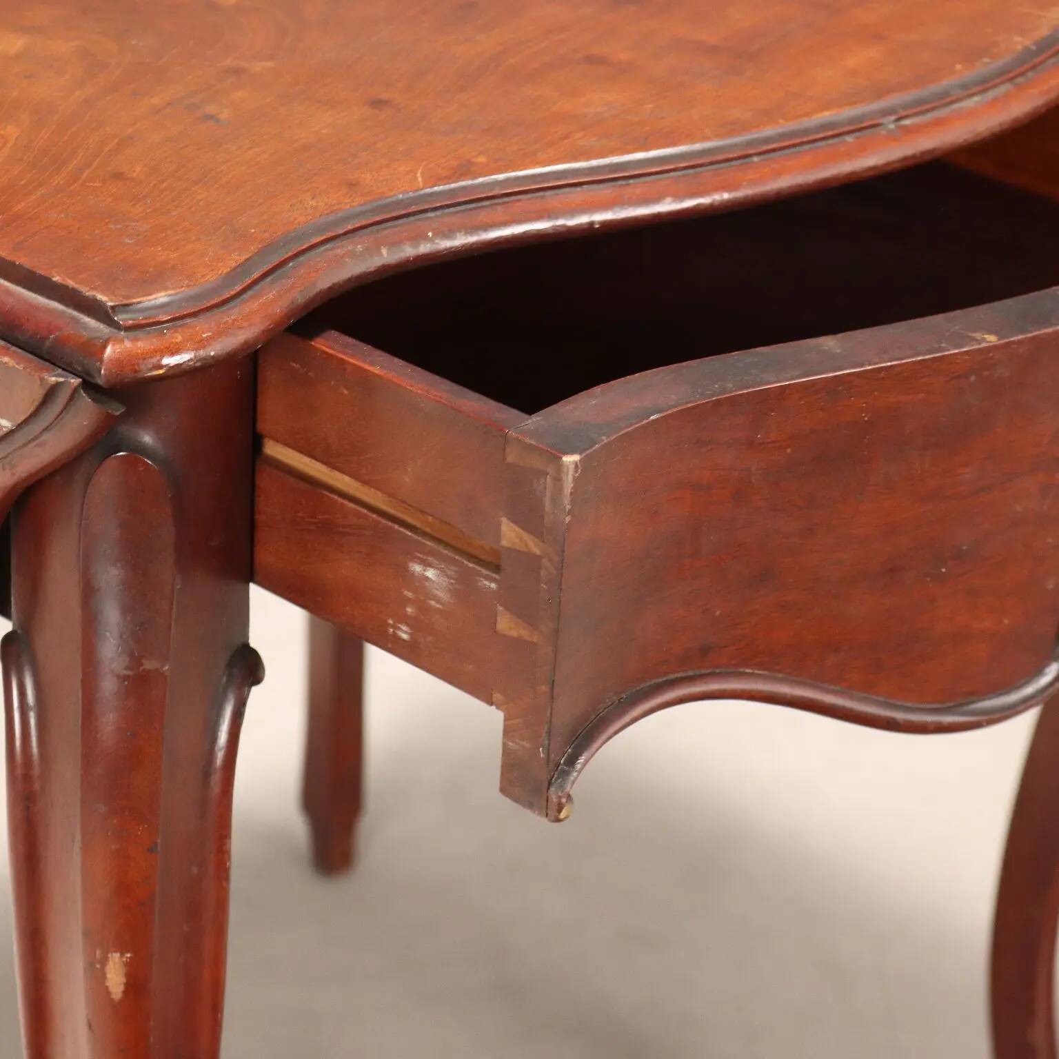 Antique Louis-Philippe coffee table in mahogany, France, 19th century.