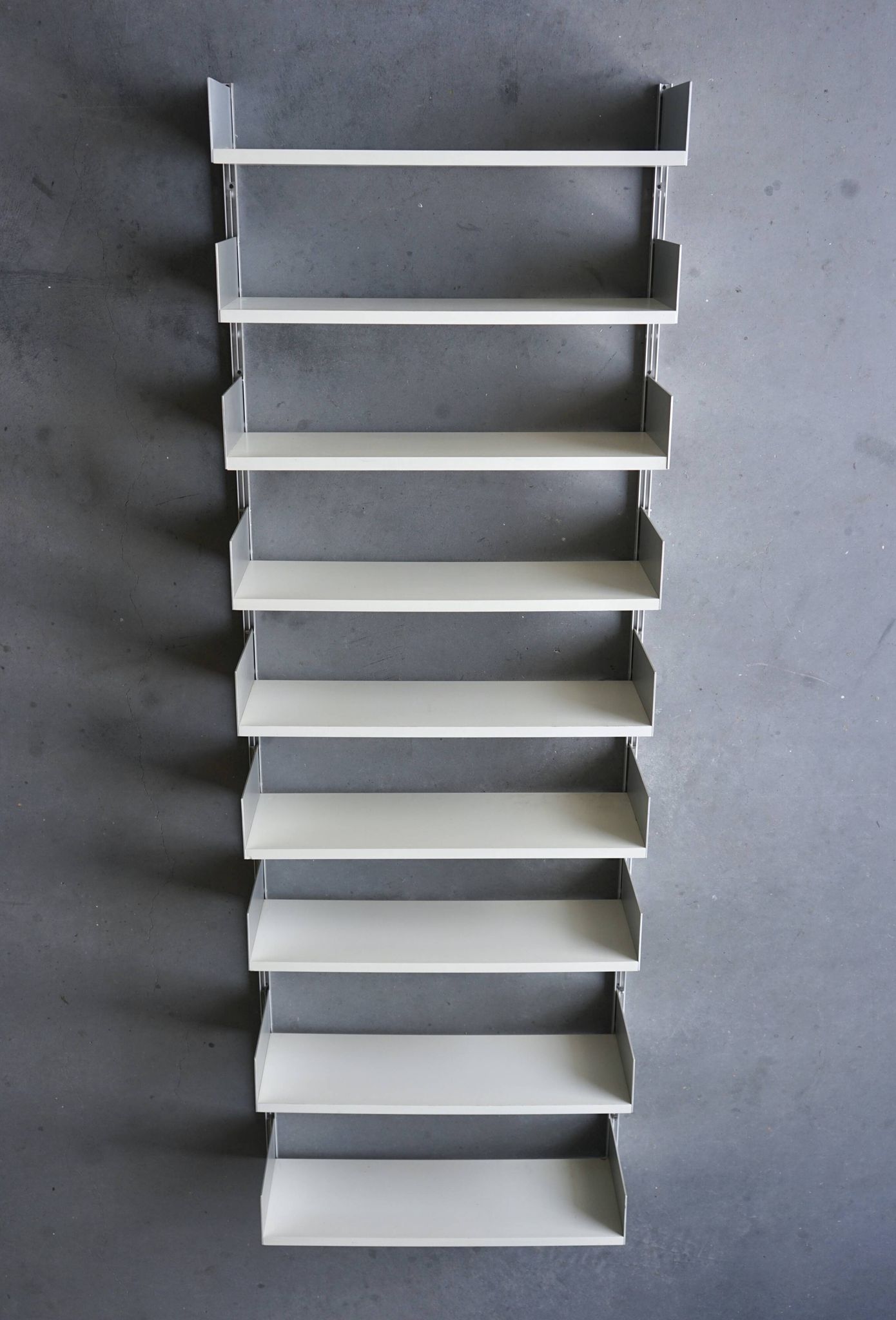 Wall Shelving Unit model 606 by Dieter Rams for Vitsoe. 1960s