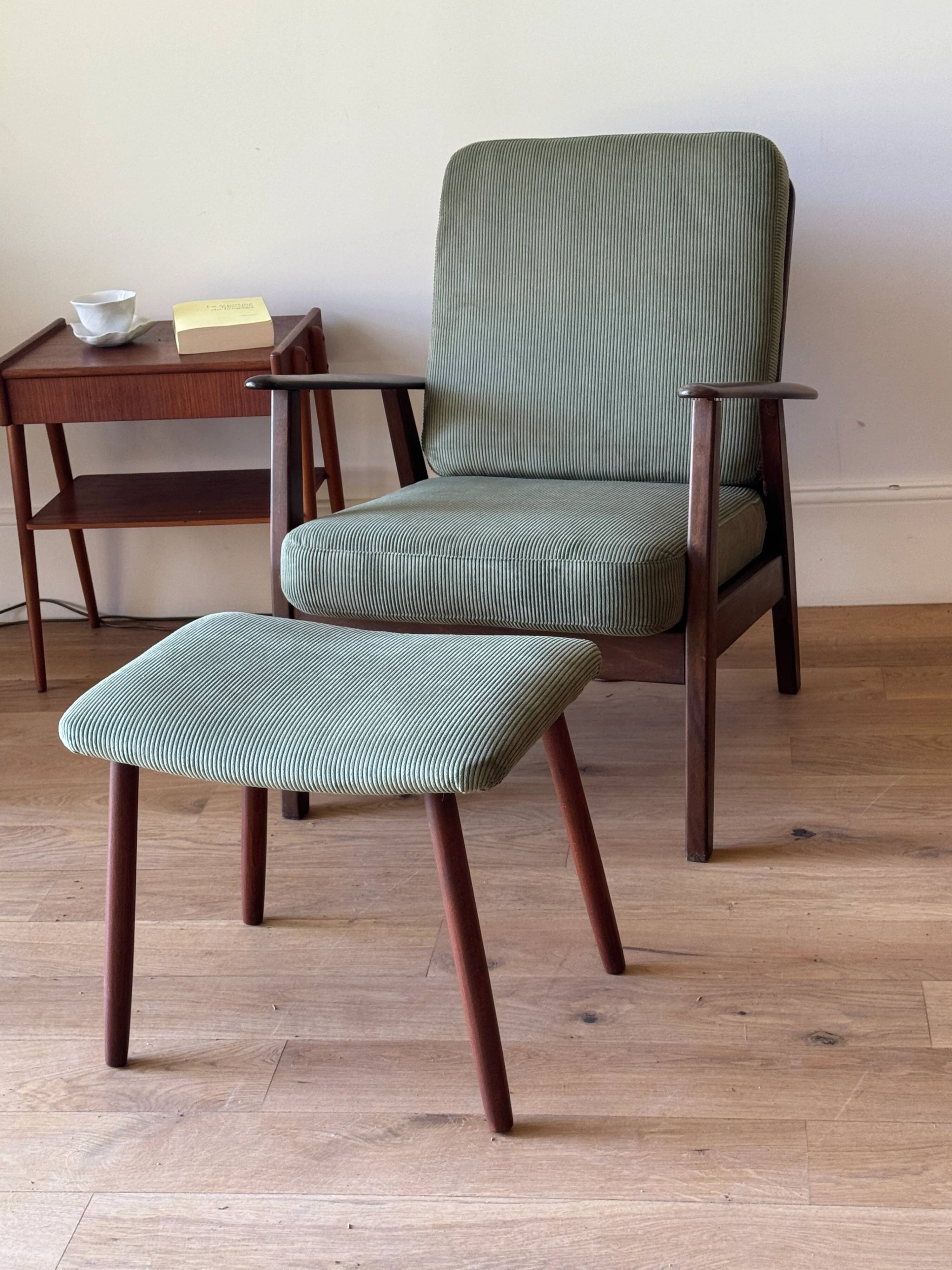 Vintage Scandinavian armchair in teak and green ribbed velvet – "Alrik"
