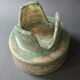 Vide poche sur pied en grès chamotté vert avec signature 1960