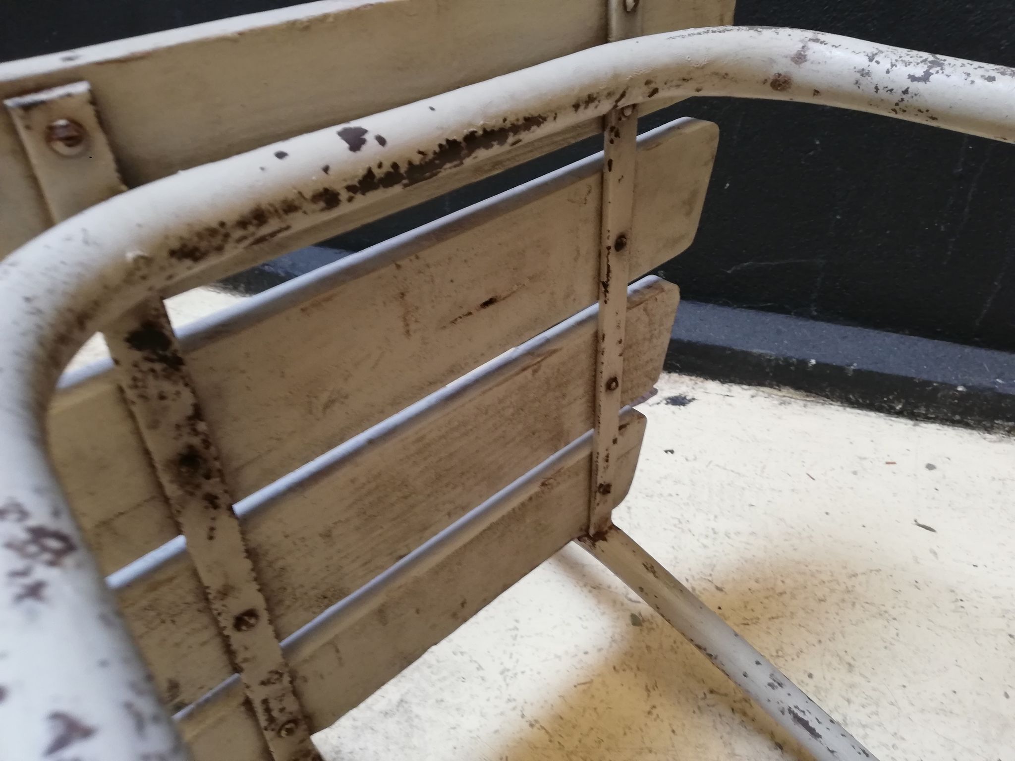 6 vintage garden chairs made of wood and metal