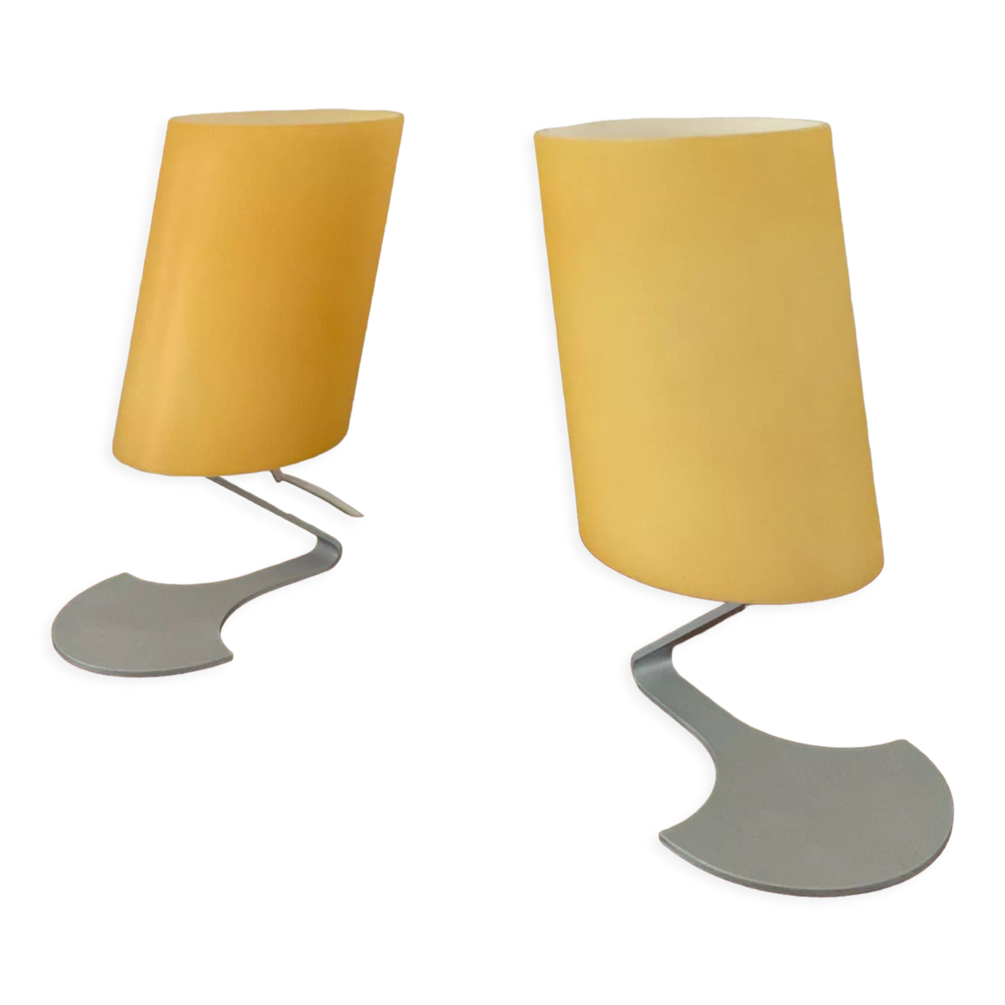 Paire de lampes design en opaline jaune et métal