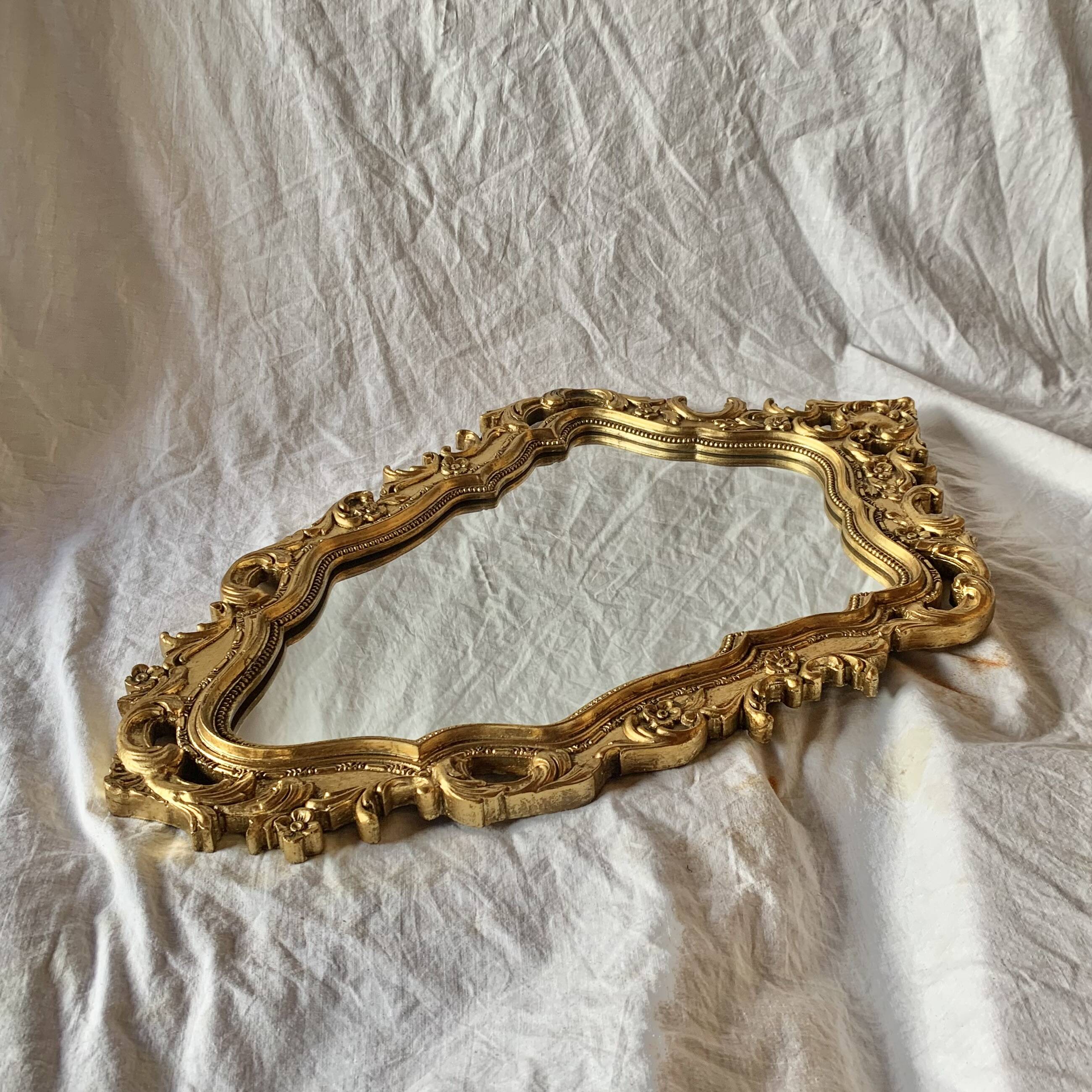 Old mirror in golden resin - 43 x 68 cm