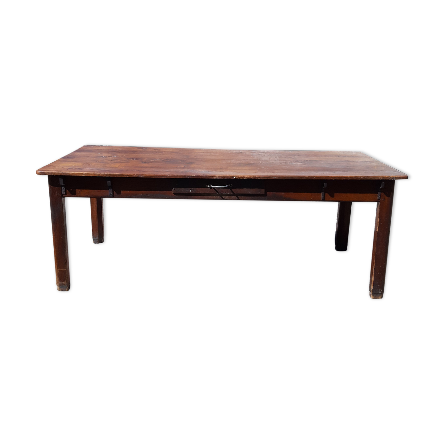 Country farm table in pine