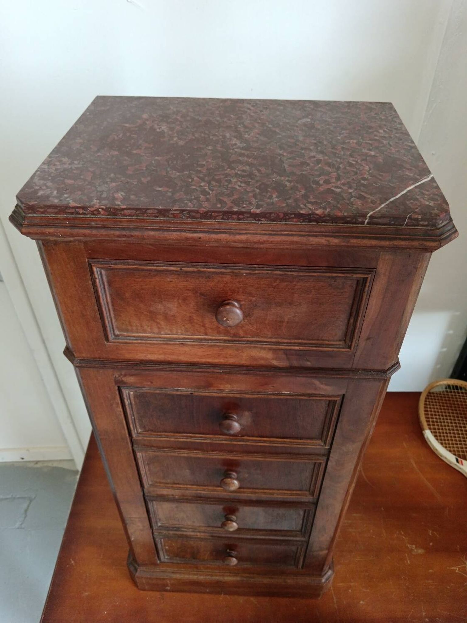 Antique sideboard with 1 drawer and 1 trompe l'oeil drawer door