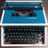 Underwood 315 portable blue typewriter with carrying case Like NEW
