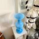 Vase en opaline bleue