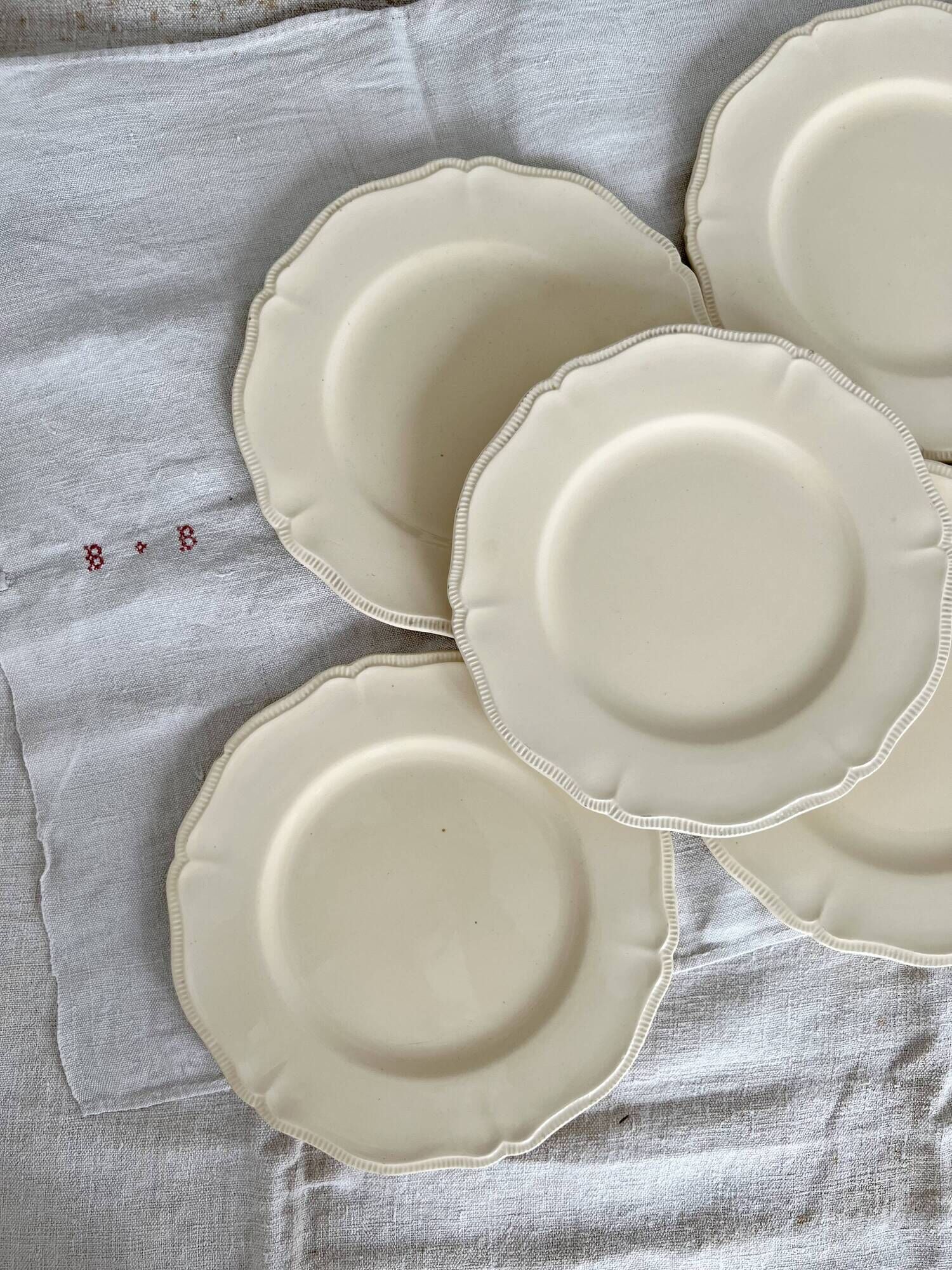 Set of 5 vintage earthenware flat plates stamped Longchamp beige color classic style