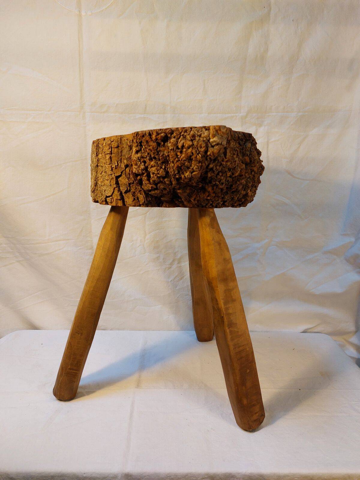 Brutalist tripod stool - French popular craftsmanship from the 20th century