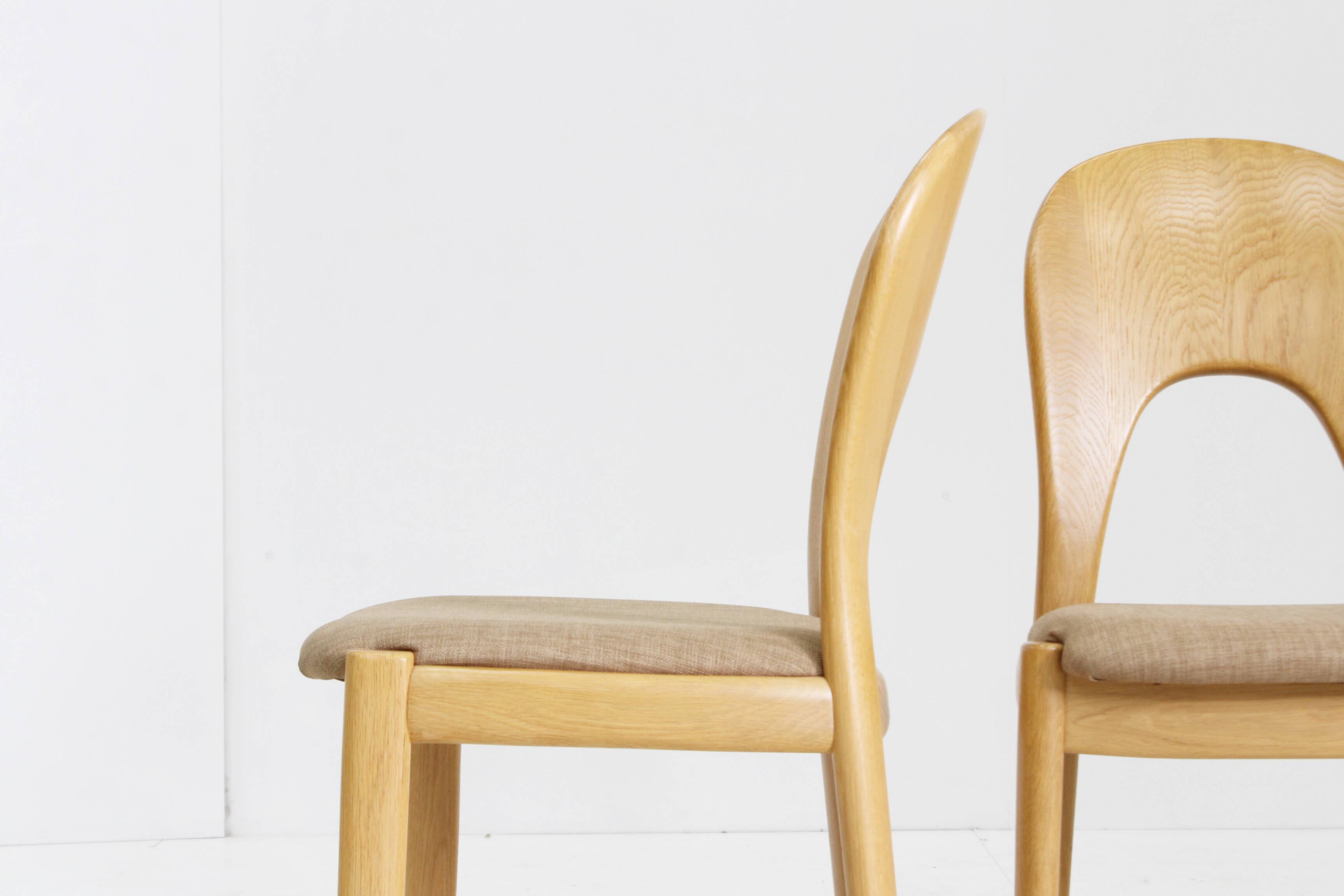 Chaises de salle à manger vintage danoises par Niels Koefoed en chêne massif, 1960s, Set de 4
