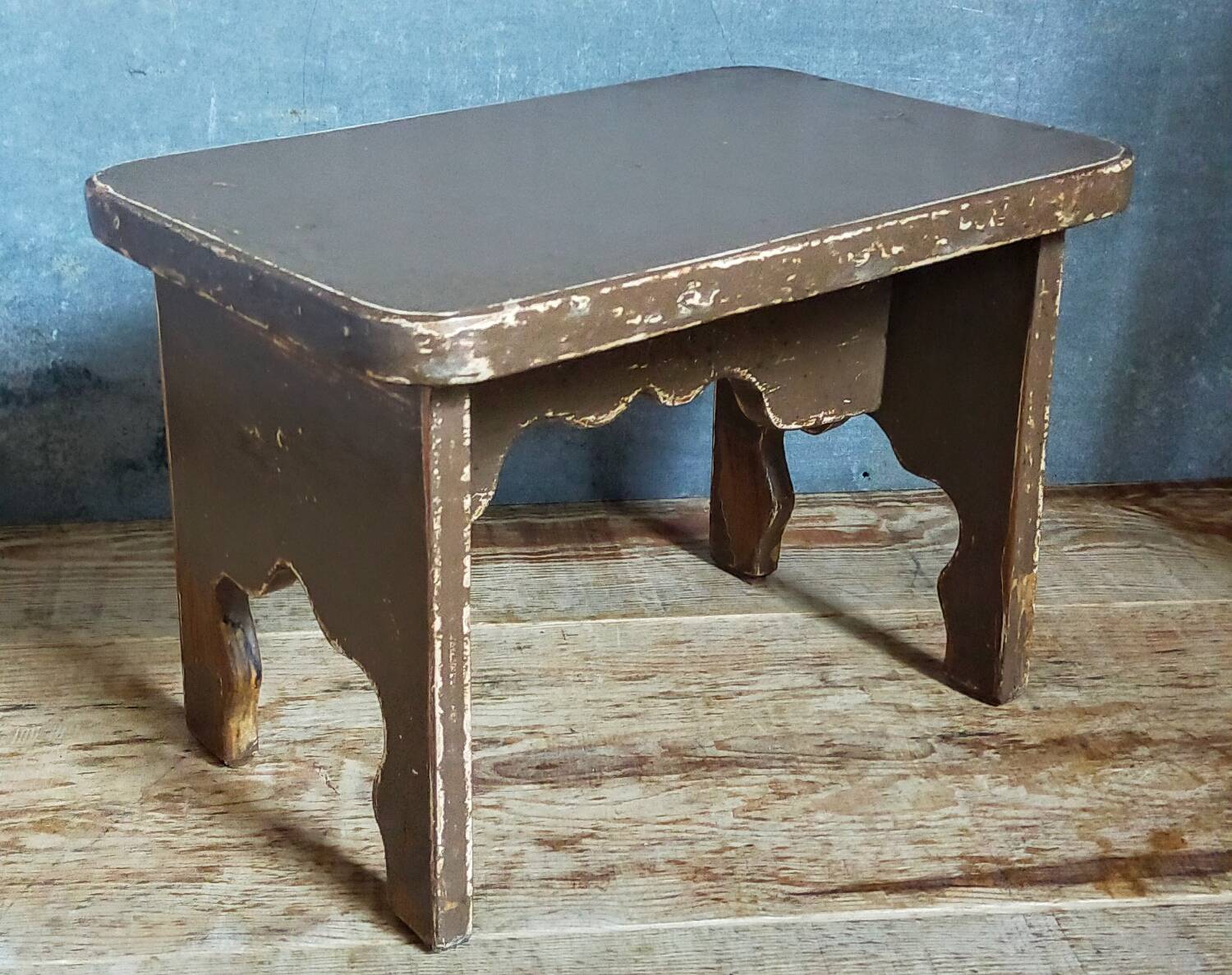 Mini-bench stool in old patinated solid wood