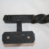 TORSADE iron offset marshal's baton door handle