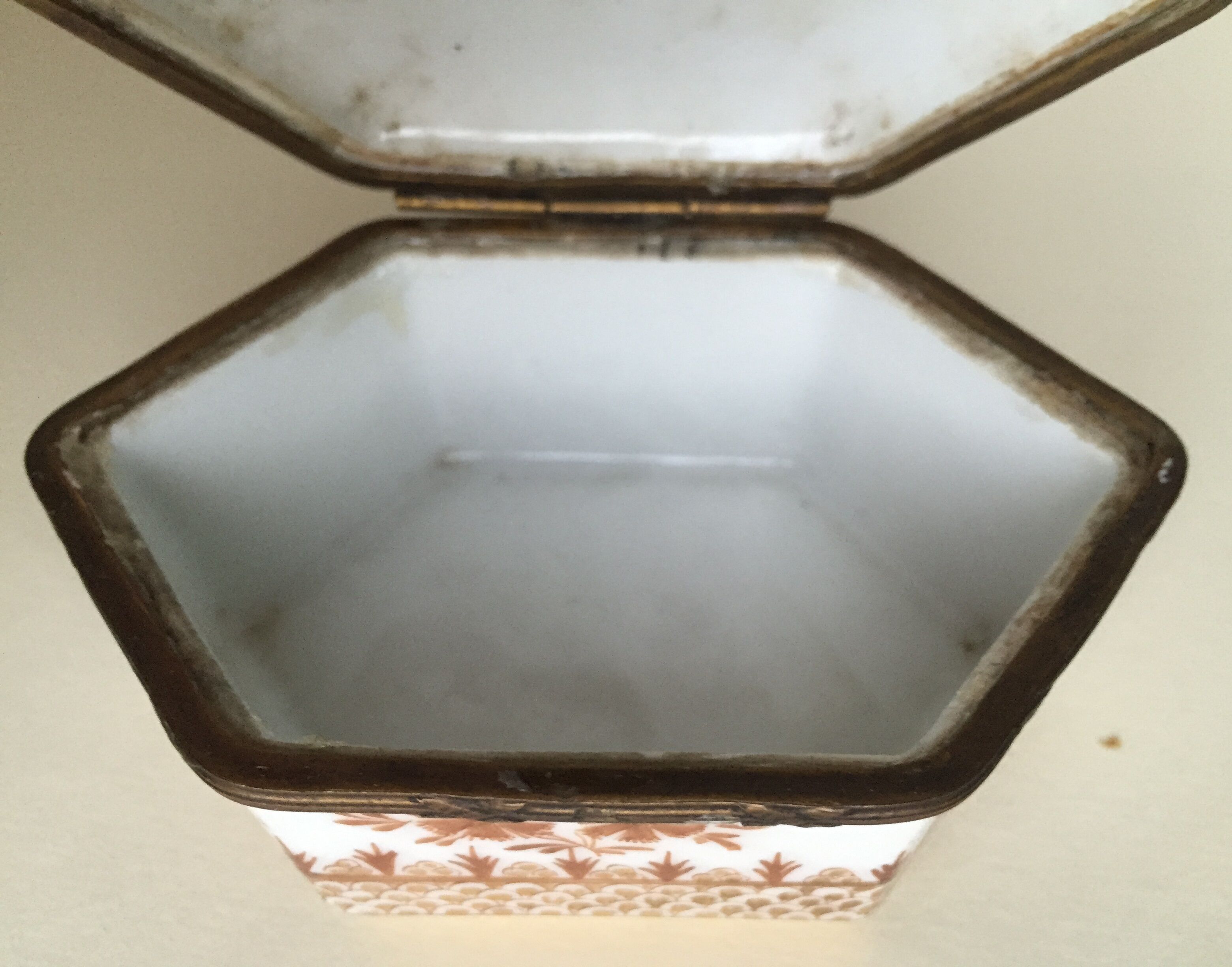 Porcelain jewelry box