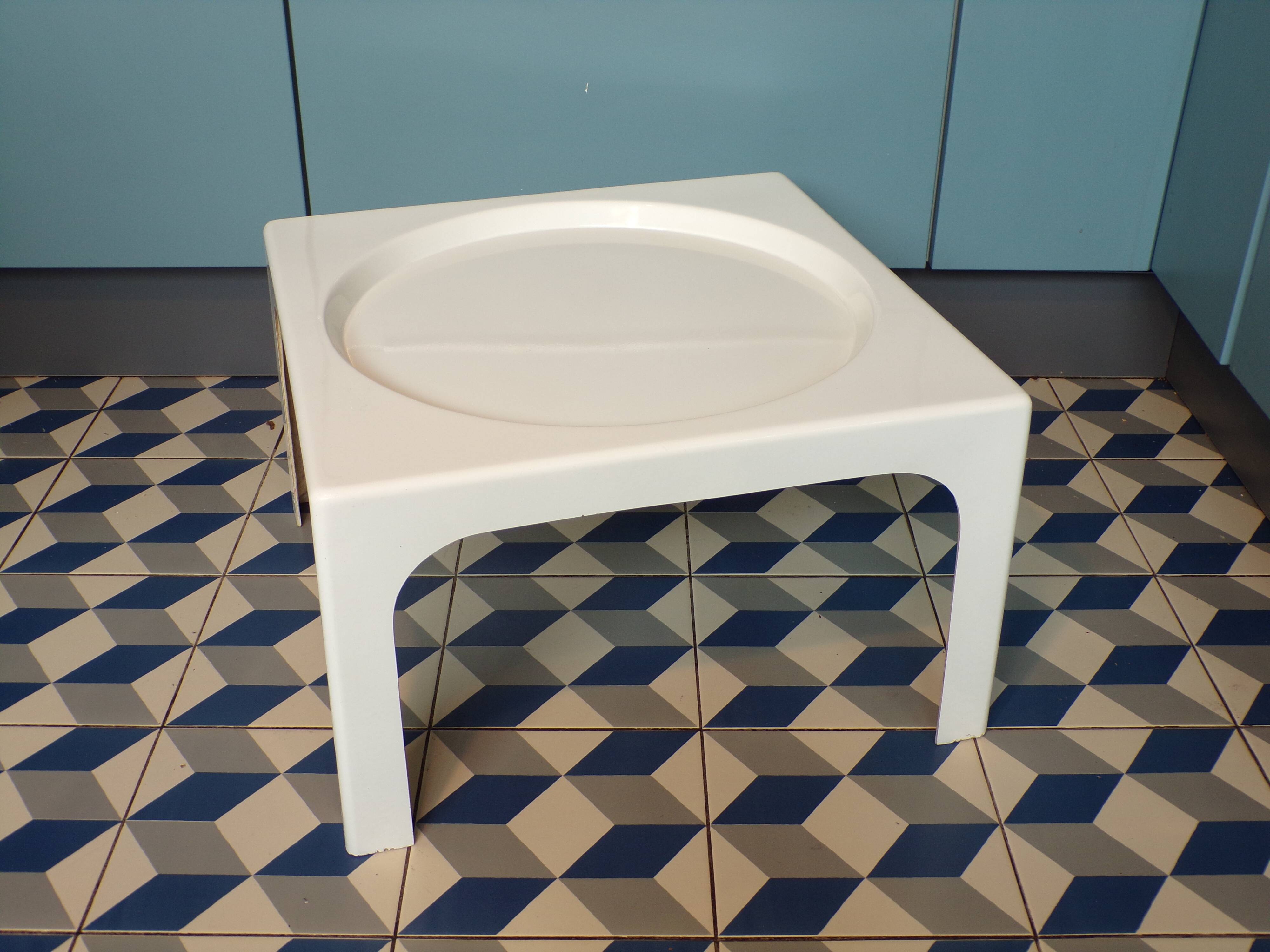 Ozoo Style Fiberglass Coffee Table