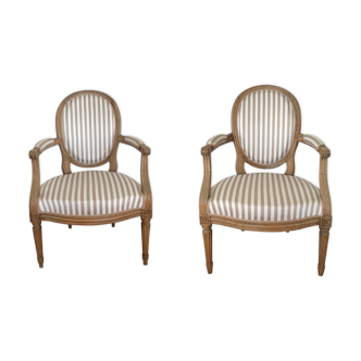 Paire de fauteuils à médaillon époque Louis XVI
