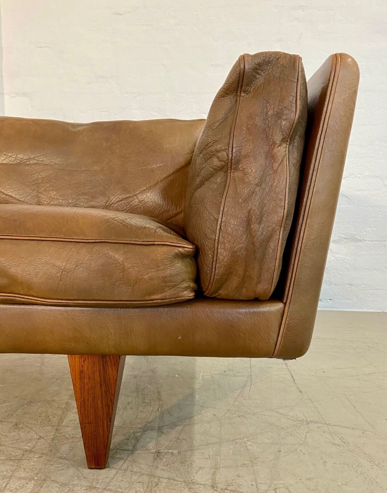 V11 sofa by Illum Wikkelsø for Holger Christiansen, 1960s