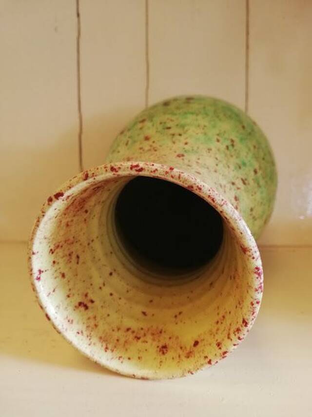 Accolay ceramic vase