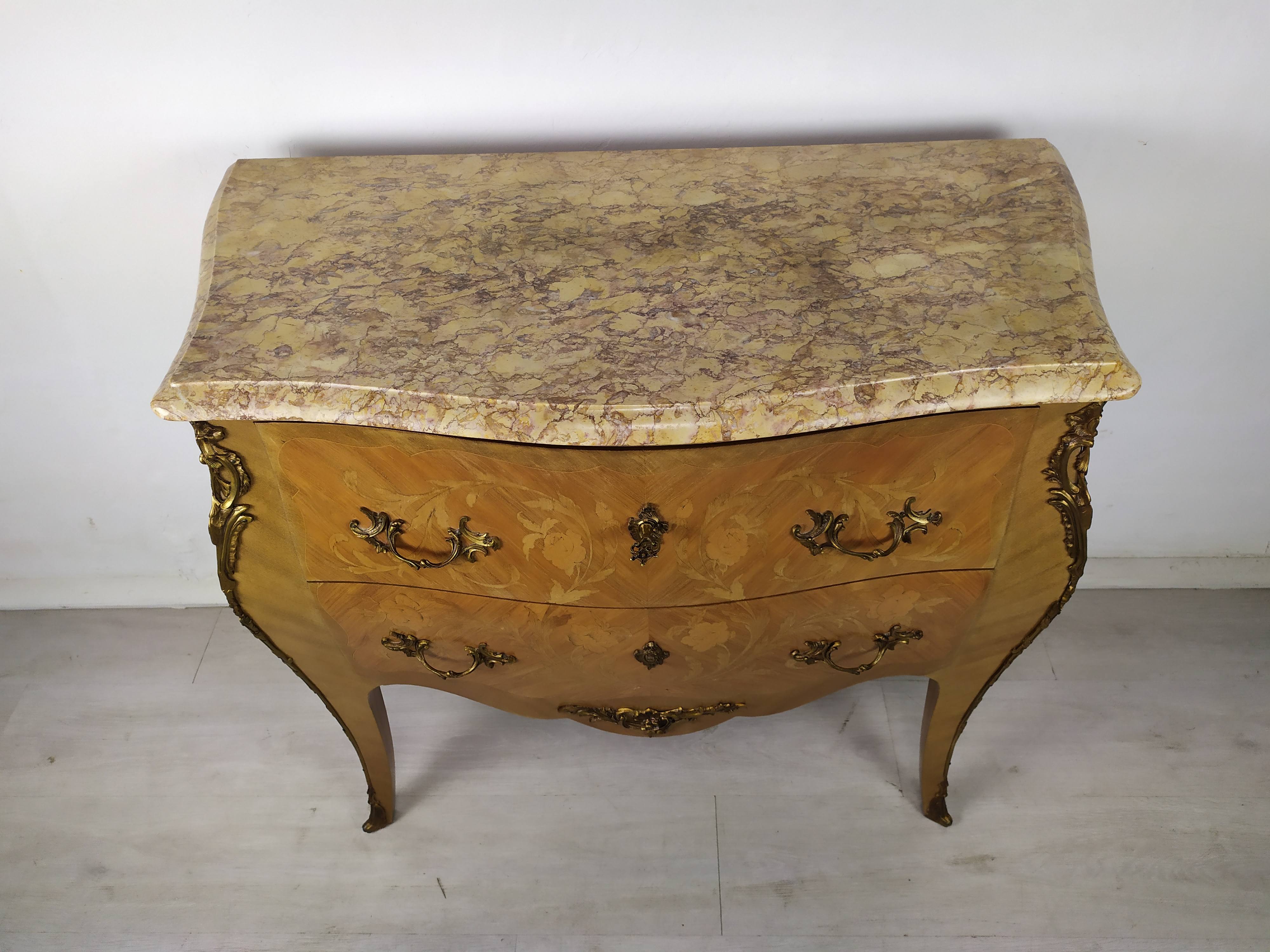 Commode sauteuse galbé Louis XV