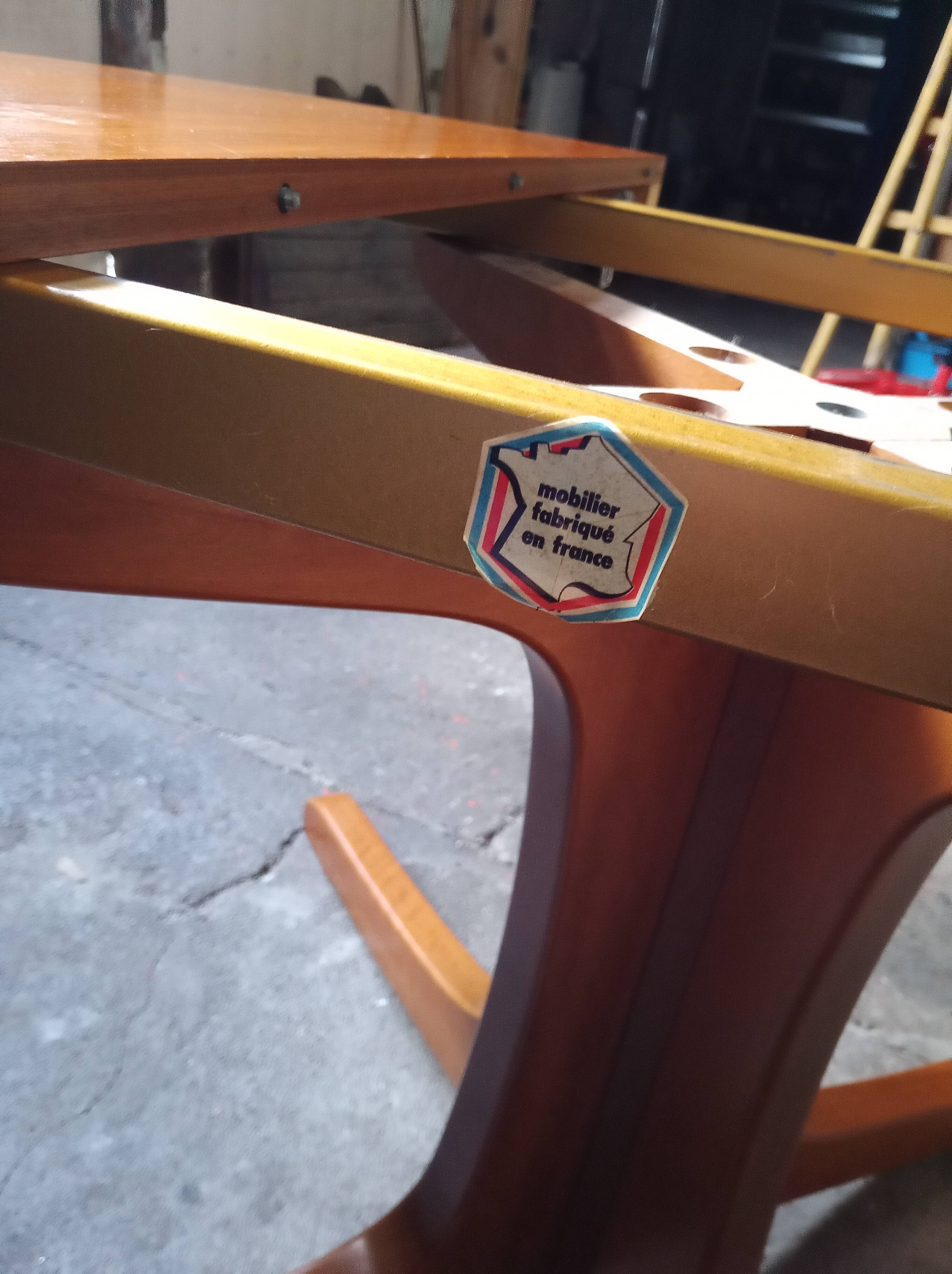 Scandinavian extending table