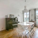 Table style gustavien avec rallonges