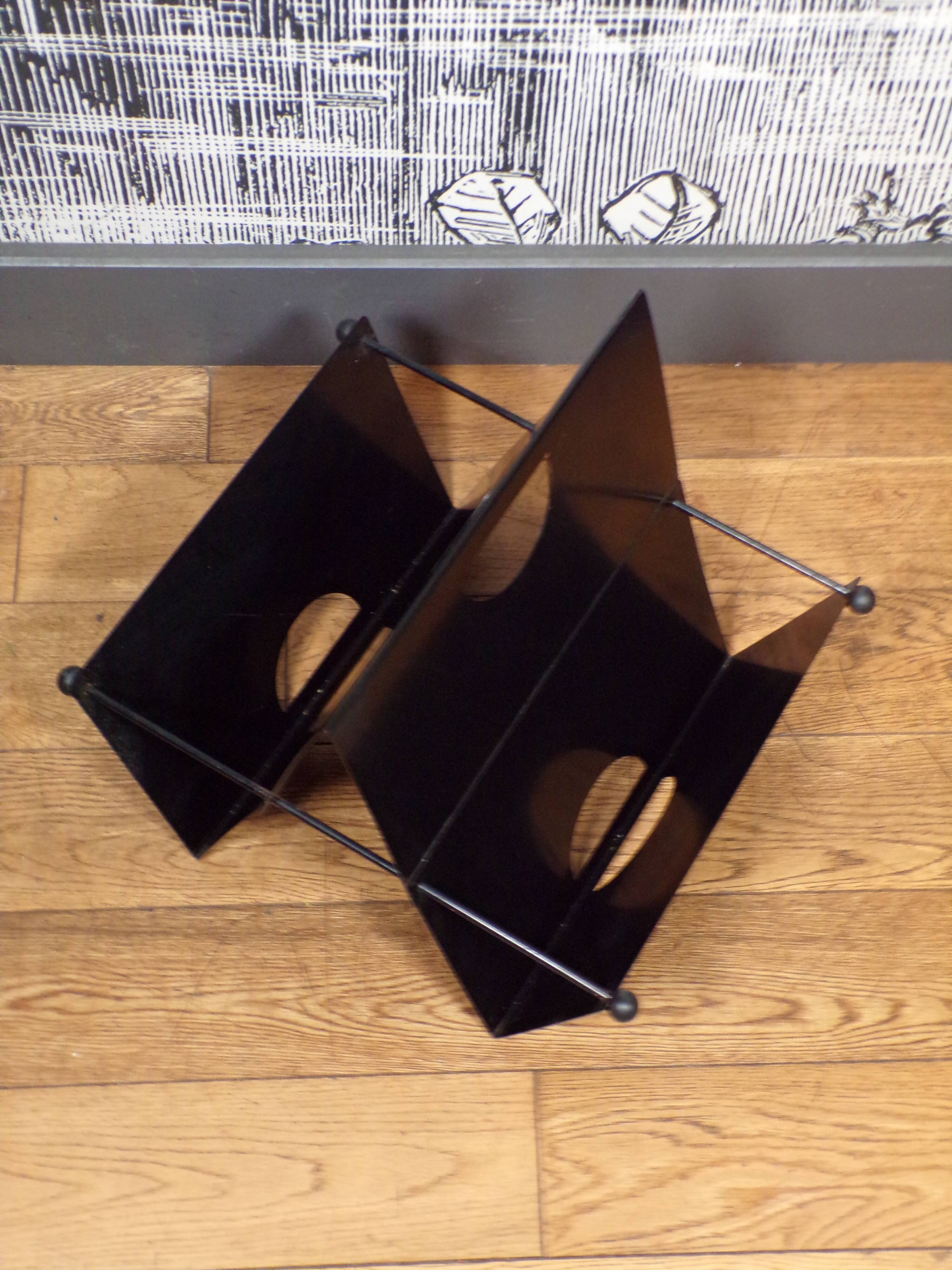 Italian 1980 metal magazine rack