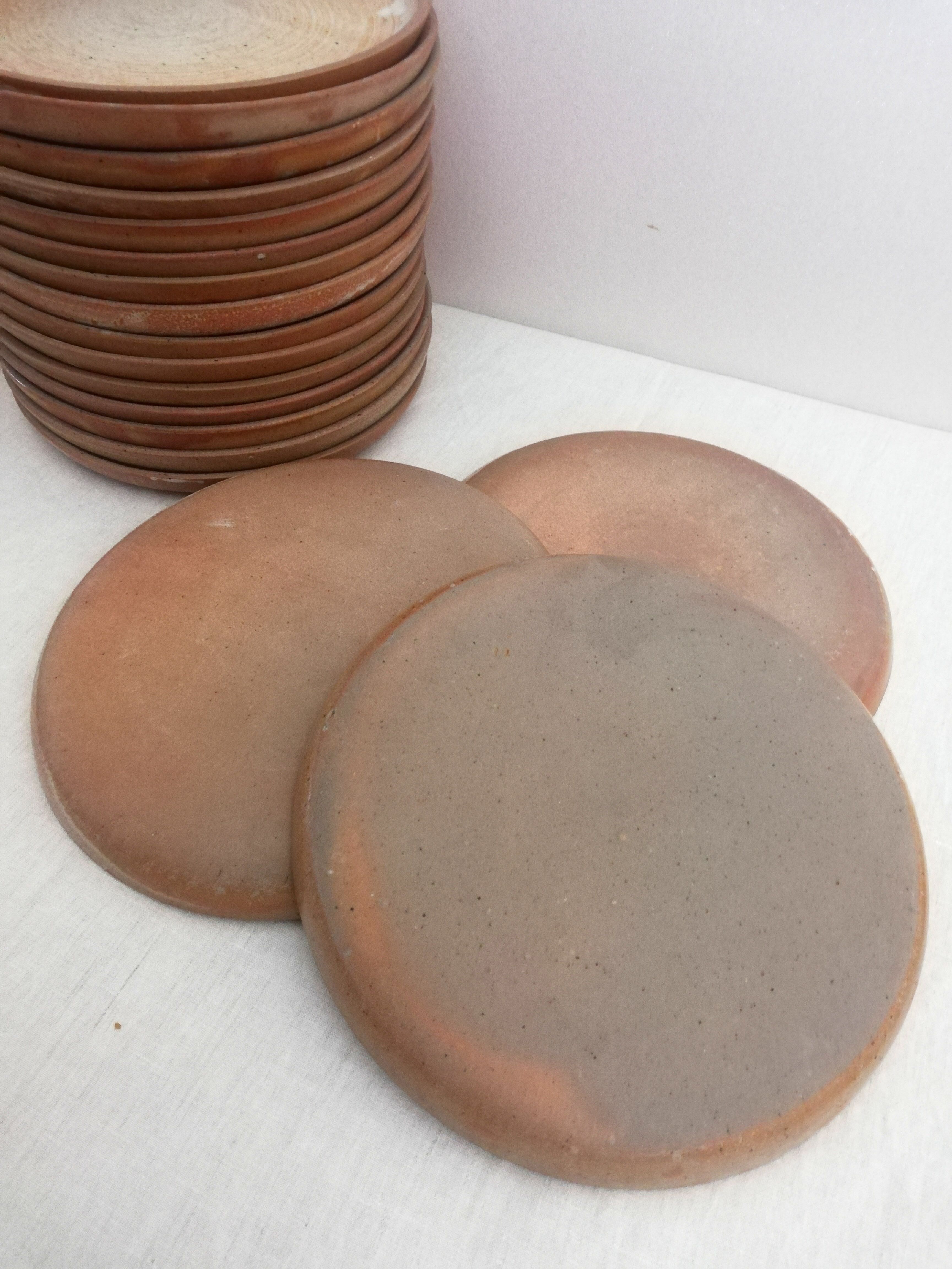 Service 18 flat plates in artisanal stoneware 60s