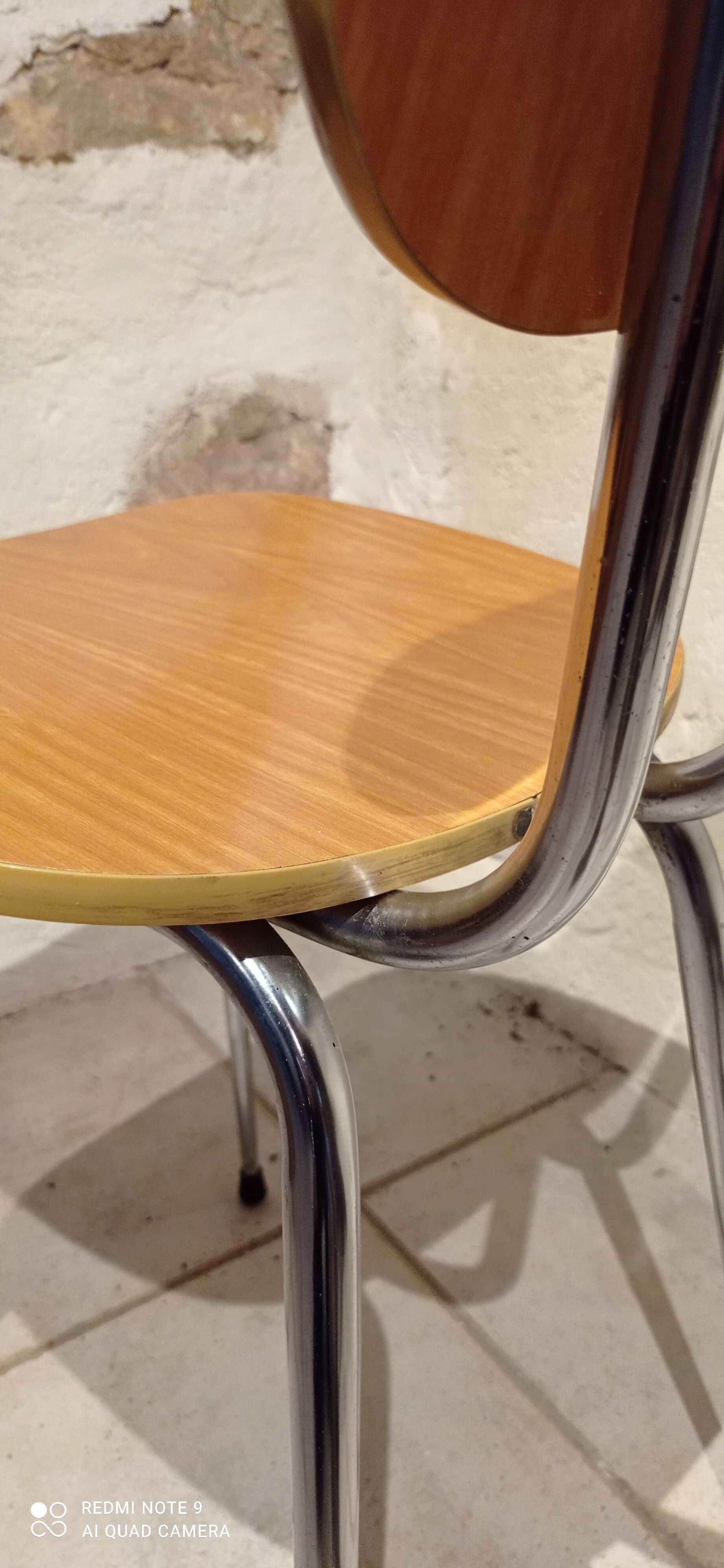 Griffon formica chair
