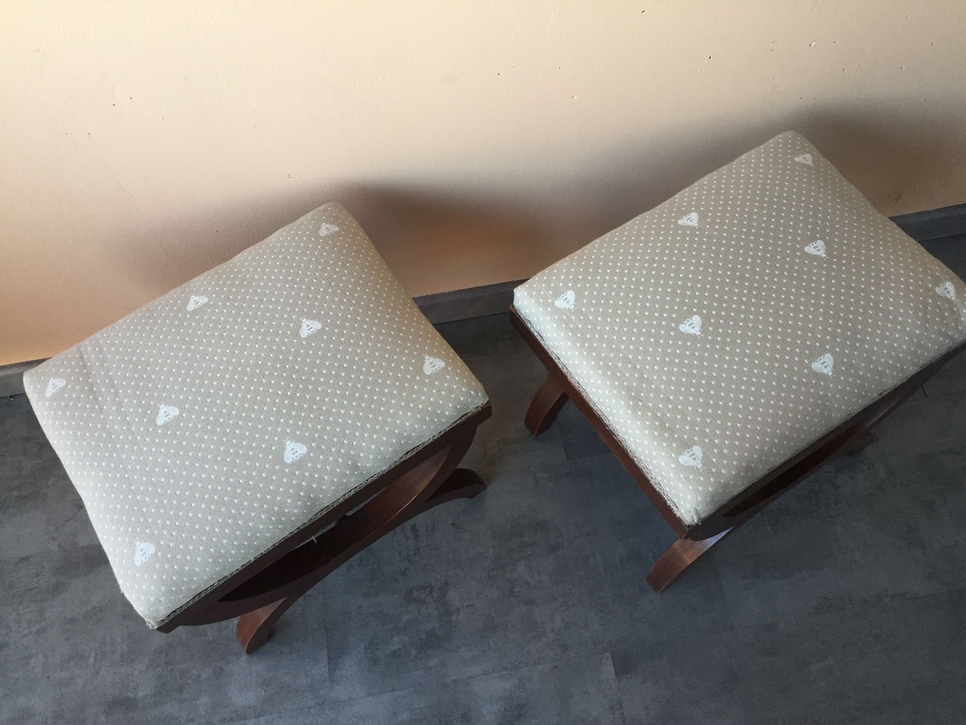 Pair stools