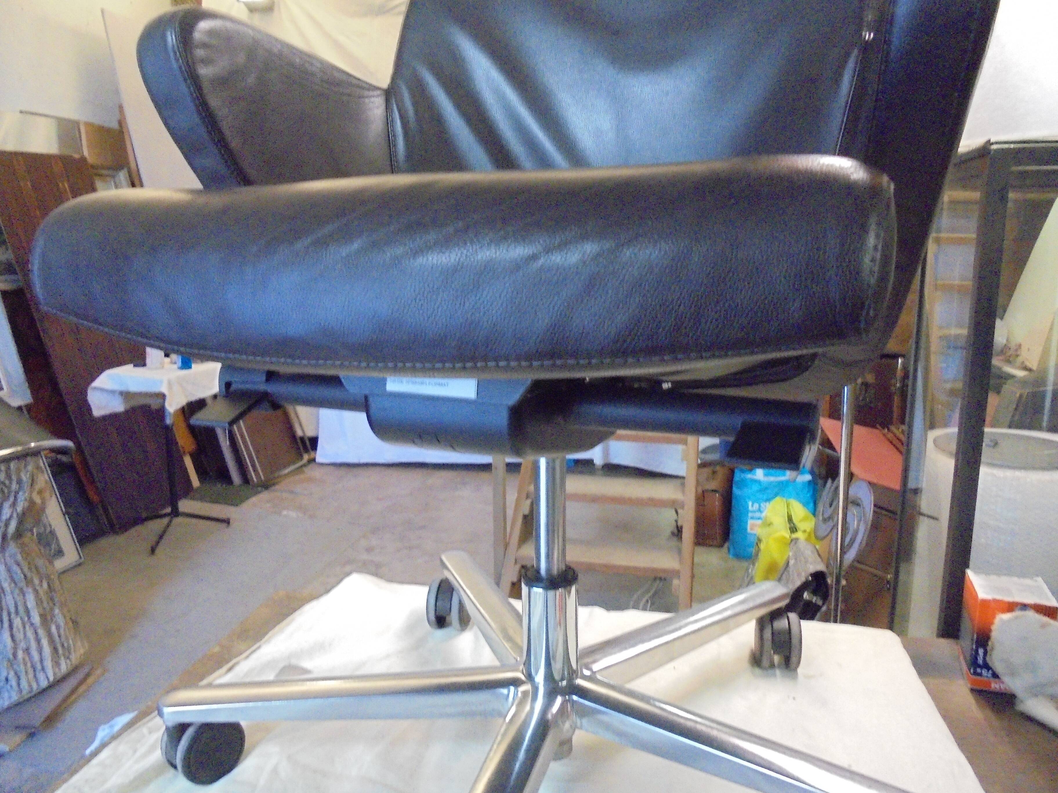 2000s Emmegi leather Italian office chair