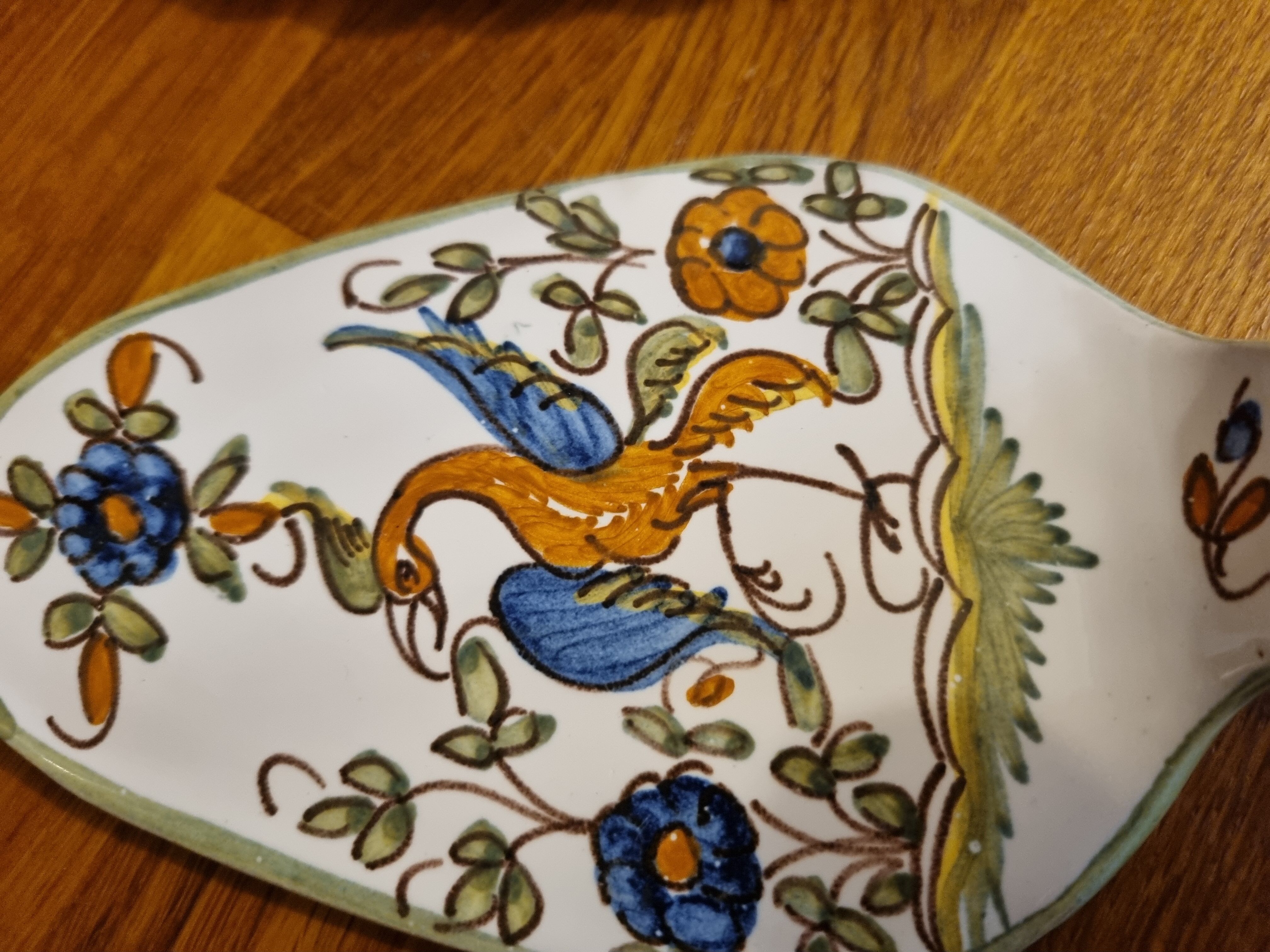 Plat à tarte en faience de Martres Tolosane Motif Moustiers avec sa pelle à tarte