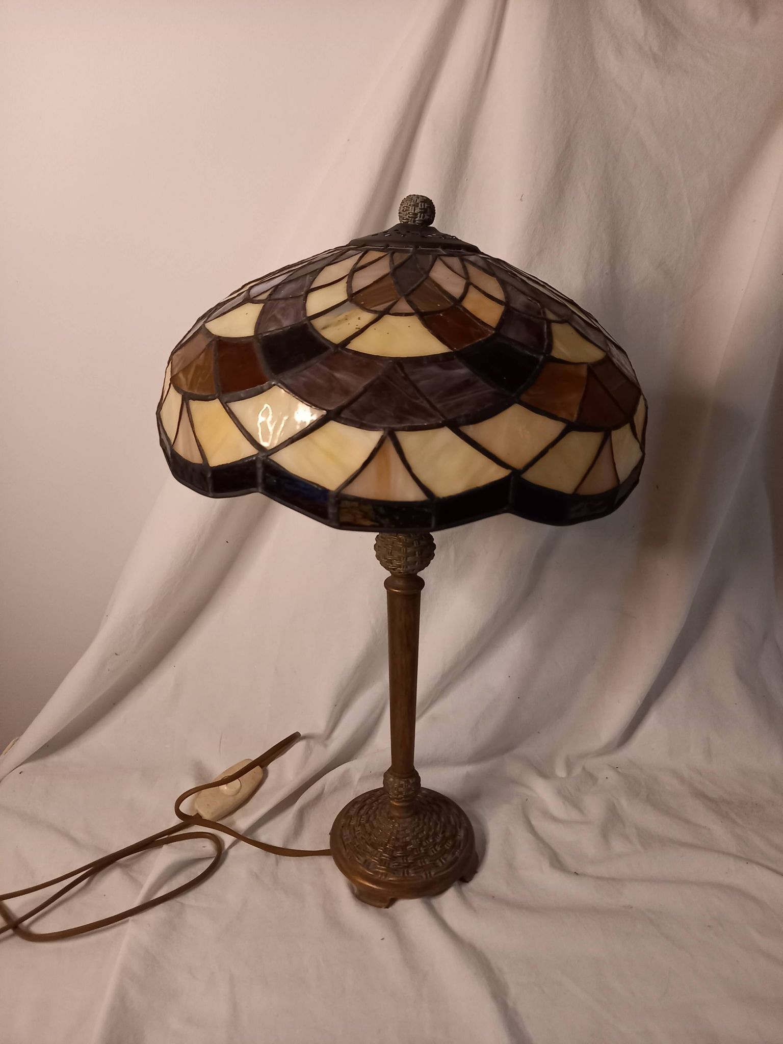 Art Deco style Tiffany lamp, multicolored glass paste lampshade