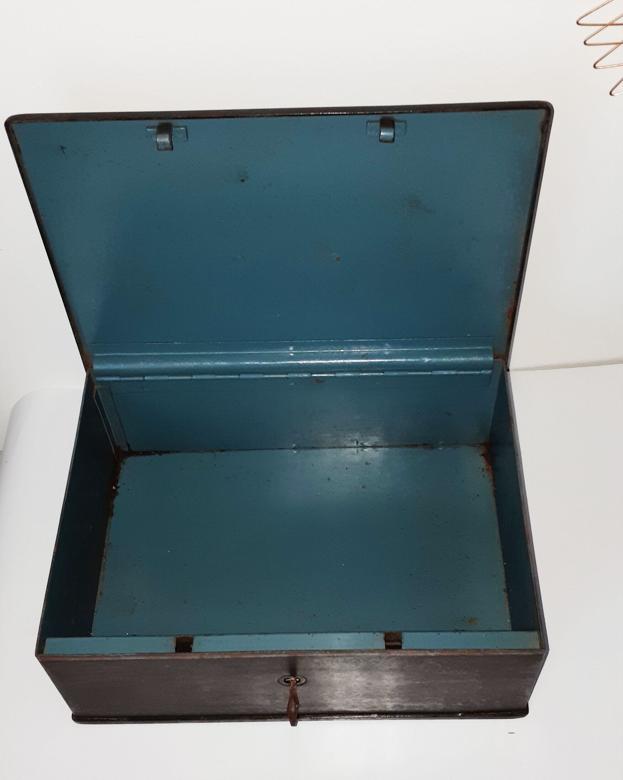 Metal safe box with key