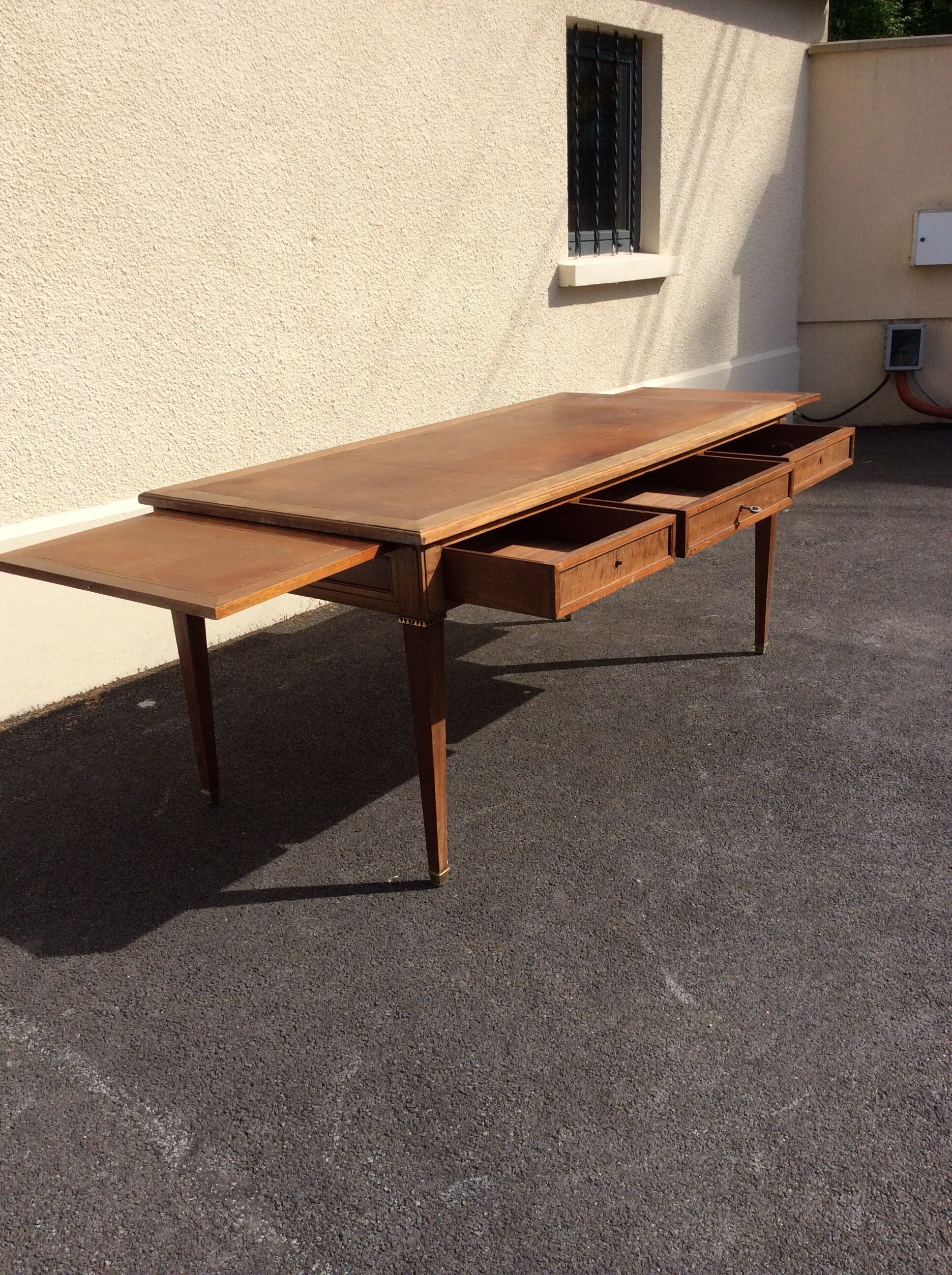 Bureau de style Louis XVl en acajou