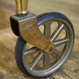 Desserte néoclassique en laiton et et verre fumé, milieu XXème