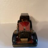 Voiture ancienne en bois