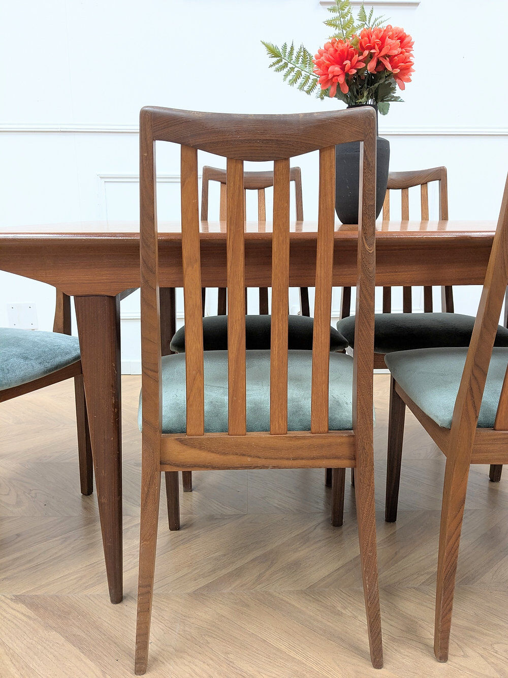 4 chaises et 2 fauteuils Gplan vintage en teck