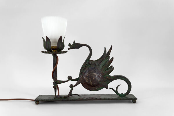 Lampe à poser au dragon en fer forgé, circa 1900