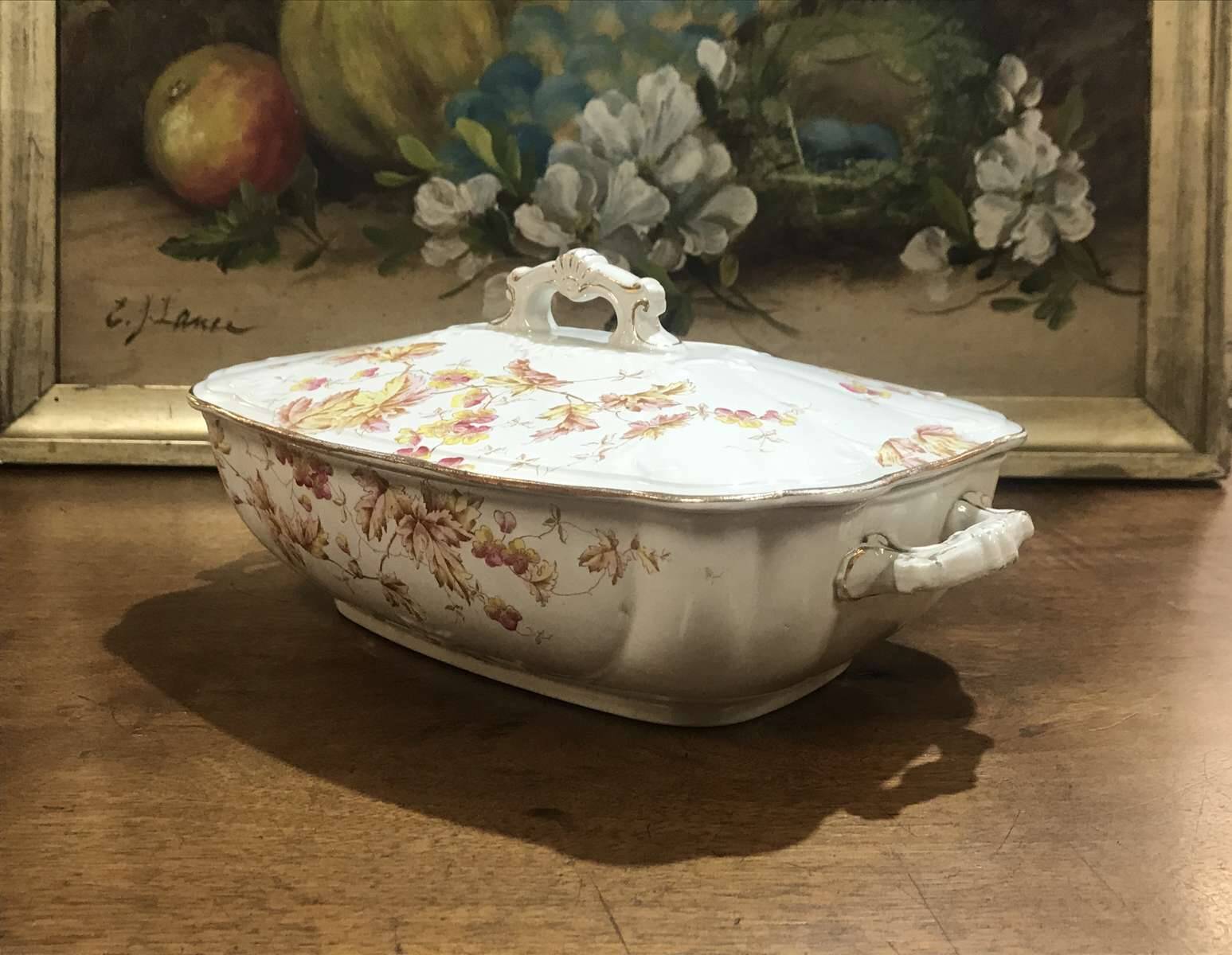 English ceramic vegetable dish from the early 20th century